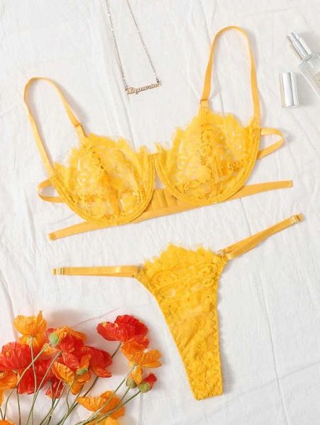 

fashion girl exquisite lace underwear suit low cut three-point bra, Red;black