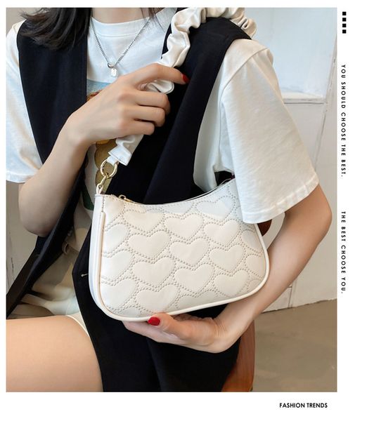 

2021 new heart-shaped single shoulder messenger portable underarm women's peach heart love bag texture pleated shoulder strap small