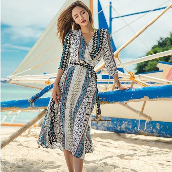 

women's swimwear chiffon vertical stripe print beach cardigan vacation sunscreen dress bikini cover fashion summer 2021, White;black