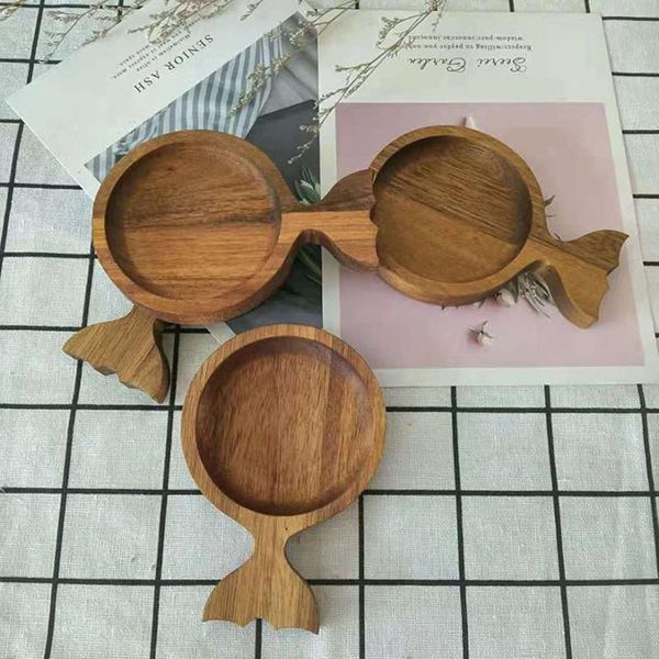 

dishes & plates small wood dessert plate cute mini fish shape fruit tray sushi dipping sauce dish cup mat wooden utensils 1pc
