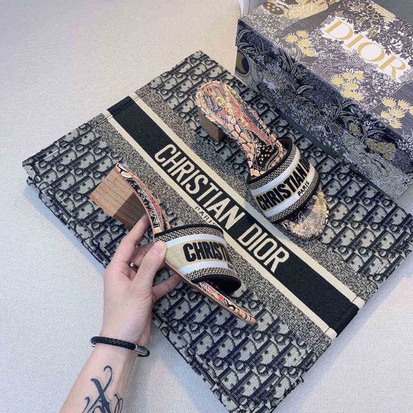 

2021 summer new leather thick heel d-letter embroidery medium sandals animal print foot slippers guz0, Black