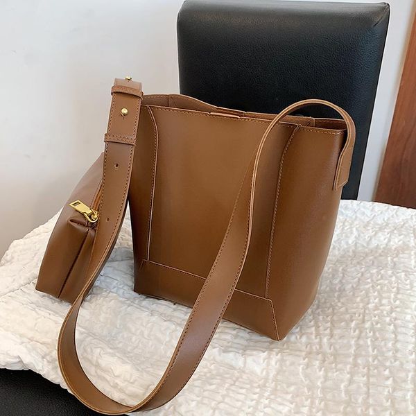

shoulder bags niche design retro large-capacity bag 2021 female autumn messenger senior bucket width: 27cm