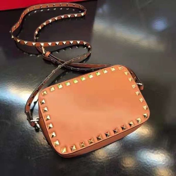 

luxurys designers bags gold rivet handbags clutch flat small square crossbody camera bagred black nude pink red green sky blue colors wholes