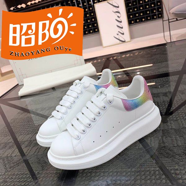 UK 2022 primavera/estate nuove scarpe sportive casual da uomo con allacciatura piatta per aumentare il colore coppie piccole scarpe bianche da donna