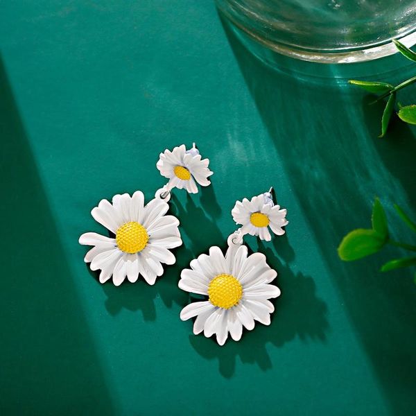 

design fashion jewelry sweet colorful small daisy flowers earrings korean female elegant stud earring for woman, Golden;silver