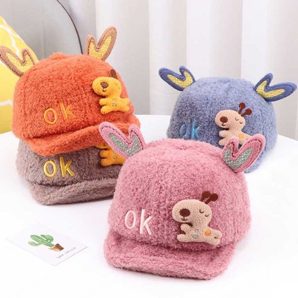 Cappello da bambino in peluche con ricamo a lettera con orecchio Cartone animato bambola di cervo Berretto da neonato Morbido autunno inverno Cappello da sole per neonato spesso per ragazza