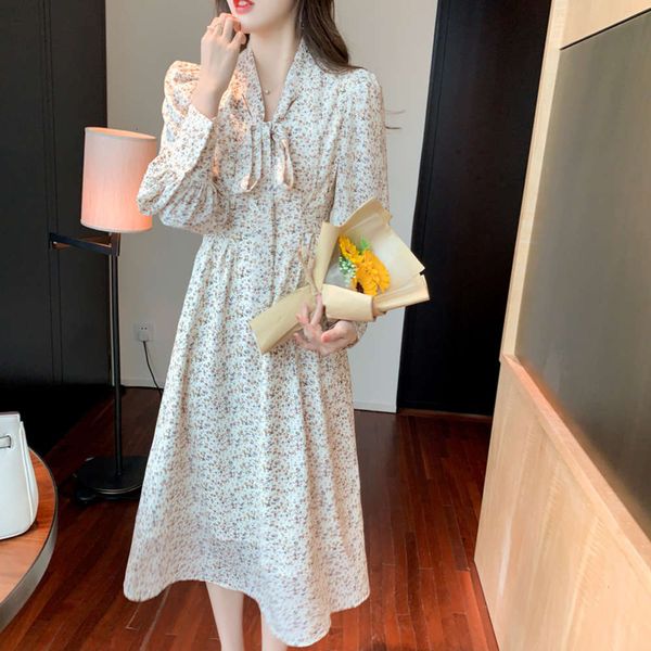 

2021 spring new style v-neck long sleeve floral dress for women, Black;gray