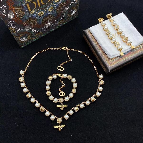 

luxury designer fashion necklace d / di family bee feminine pearl bracelet pearl earrings female, Red;brown