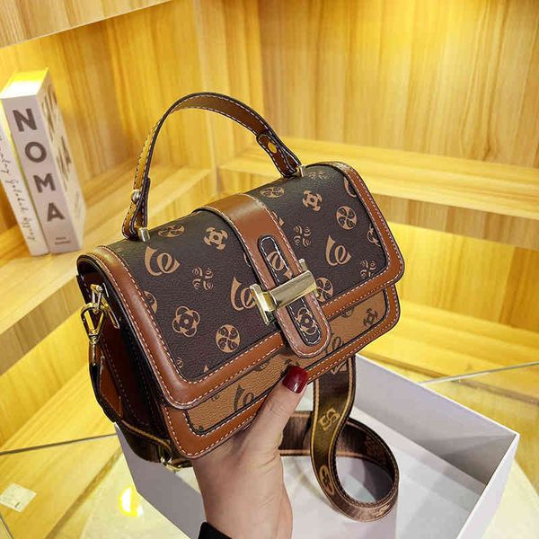 

2022 factory wholesale new female ins minority fashion one shoulder messenger bag autumn and winter high texture portable bag v6kb