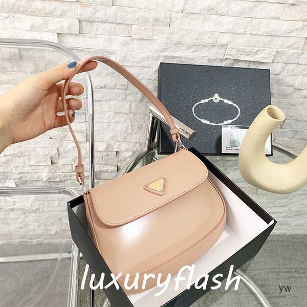 

pink cleo designers underarm bag luxurys patent leather glossy reflective fashion shoulder bags europe and america clutch yw