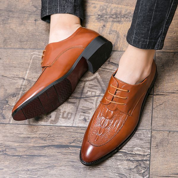 Sapatos Light Men Gentleman High Quality Designer Men's Personality Brand Oxford New 2024 Casual Leather confortável B's
