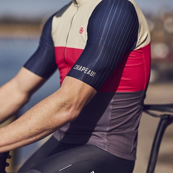 Jackets de corrida 2021 Qualidade Pro Cycling Cycling Jersey Camisa de bicicleta de manga curta com lycra listrada nos painéis laterais de malha