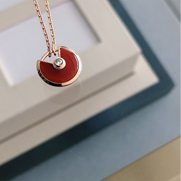 

2021 new designer round amulet necklace silver high end necklace