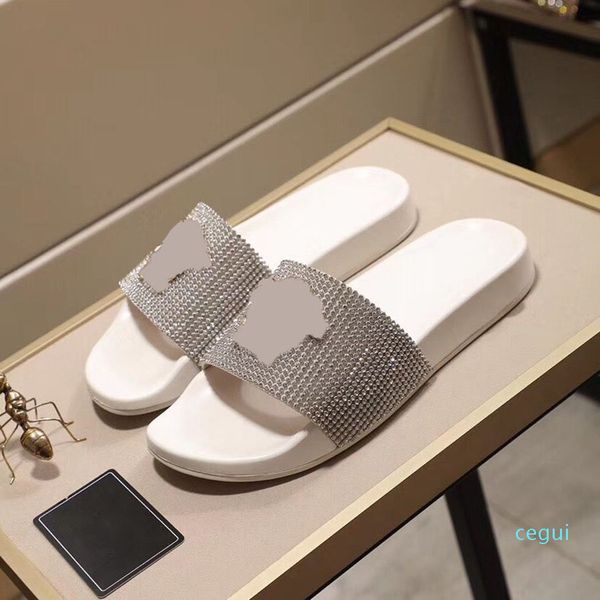 

summer couples a word diamond slippers, leisure beach non-slip flat shoes, fashion metal buckle, Black
