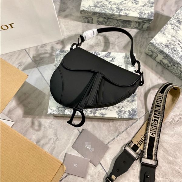 

handbag designer bags women's saddle frosted leather messenger bag, versatile classic one shoulder, hand in hand, carrying the postman&