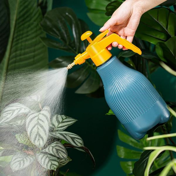 

watering equipments 1.5l hand pressure sprayer plant mister spray bottle garden can gardening atomizer irrigation with air compression pump