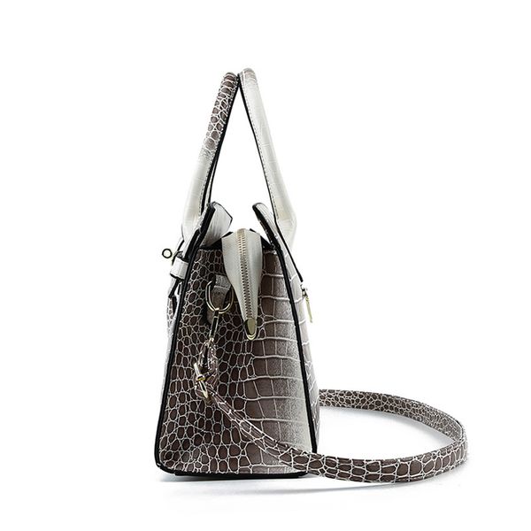 

2021 new large capacity portable atmospheric crocodile pattern messenger bag