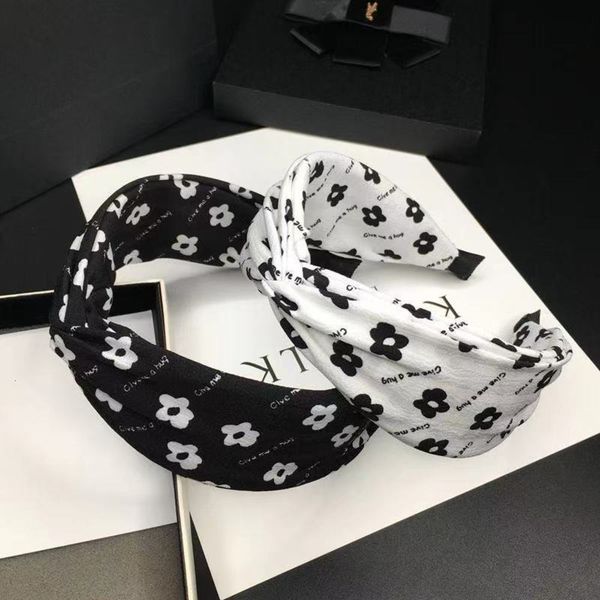 

age reducing flower print hoop wide edge cross simple, Black;brown