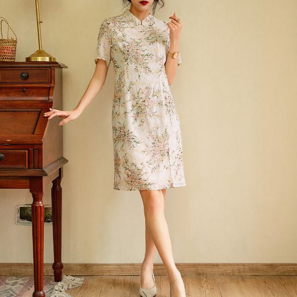 

luxury cheongsam gaoke 2021 summer french bone etching improved cheongsam heavy industry embroidery young elegant floral drs, Blue;red