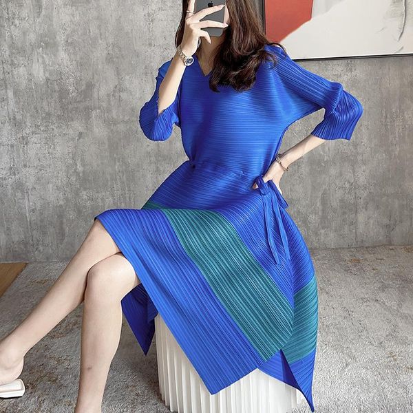 

party dresses changpleat miyak pleated woman dress a-line fashion colorblock v-neck loose large size women's waist tide, White;black