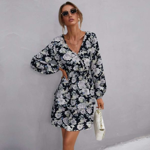 

autumn printed v-neck temperament elastic, White;black