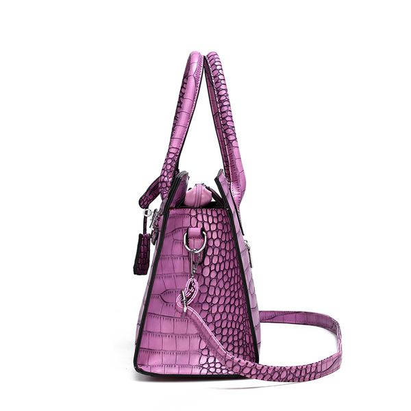 

2020 new alligator leather lock high capacity women's handbag