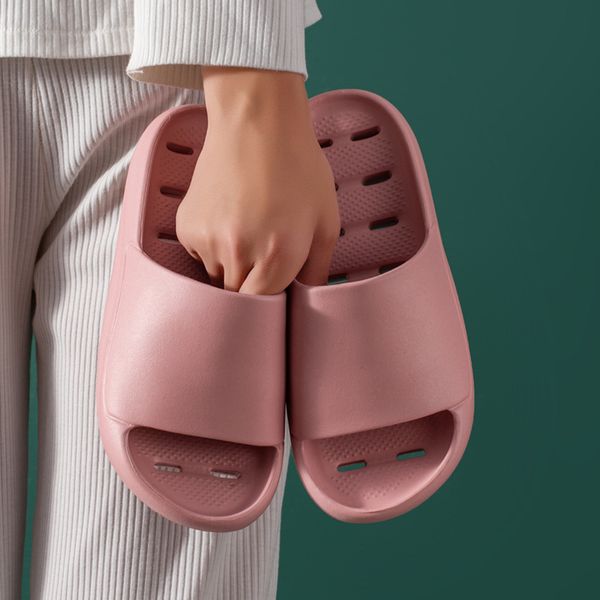 

in summer the new leaking design slippers are breathable and cool and the outdoor slippers are soft, Black