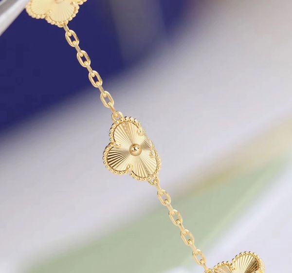 

v gold material excellent quality five flowers charm bangle punk bracelet in 18k gold plated for women engagement jewelry have stamp box ps3, Black