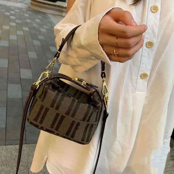 

women new fashion lunch box small bag single shoulder messenger handbag makeup