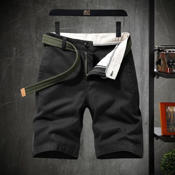 

men's shorts thin denim are in summer, breeches, casual pants, baggy trousers the middle of trousers., White;black