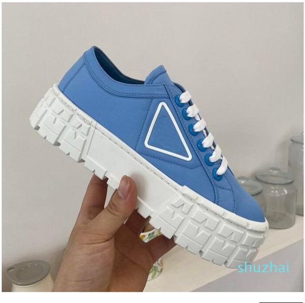 Ultima moda di lusso BRAND Scarpe da donna Designer Double Wheel sneakers in gabardine di nylon casual Taglia 35-40 scarpa di tela logo triangolo decorare