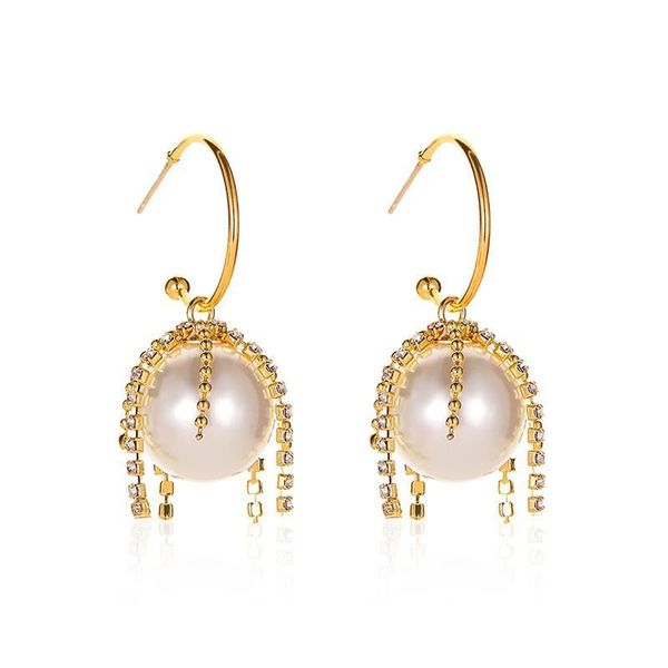 Coreano Big Pearl Borla Brincos Dangle Brincos C-em forma de liga de diamante Corrente de diamante Drop Women Festa de negócios Souvenir Stud Brinco Jóias Atacado