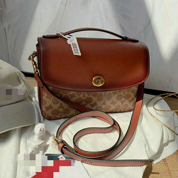 

women luxurys designers bags 2021 designer handbags multi pochette crossbody bag zhouzhoubao123 louisbags_18 hanghhangbag retro color matchi