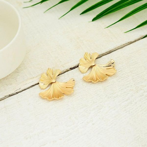 

stud 2021 women hollow tree leaves long pendant earring bright gold color leaf shaped earrings, Golden;silver
