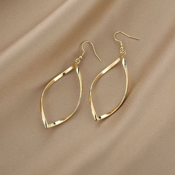 

fashion super shiny alloy earrings twisted diamond personality exaggerated earrings, Silver