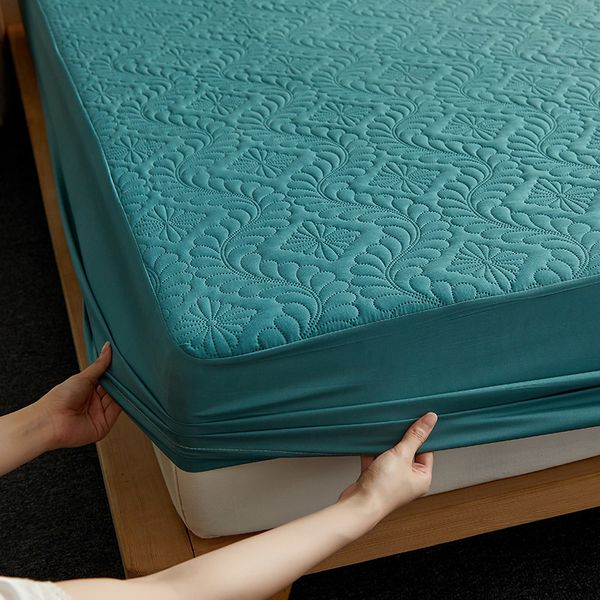 Cor sólida Quilted Protetor impermeável em relevo Protetor de chapa de chapa de colchão espesso espesso respirável macio almofada para cama