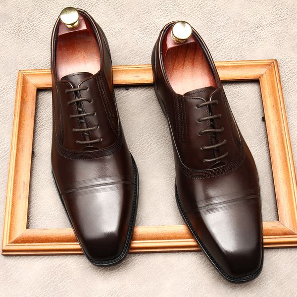 Novo Oxford Shoes para Homens Genuíno Couro Vestido Sapatos Lace Up Italian Formal Negócios Negócios Negócios Café Preto Color Festa Sapato Homens