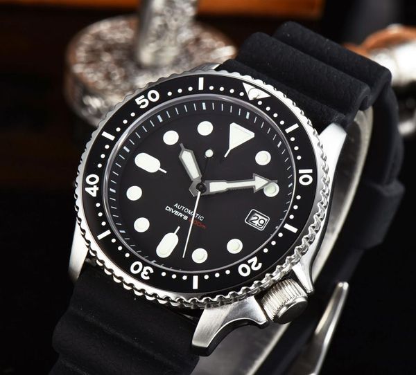 

wristwatches 41mm diver men's watch black dial sapphire glass japan nh35 movement 200m waterproof date indicator rubber strap green lum, Slivery;brown