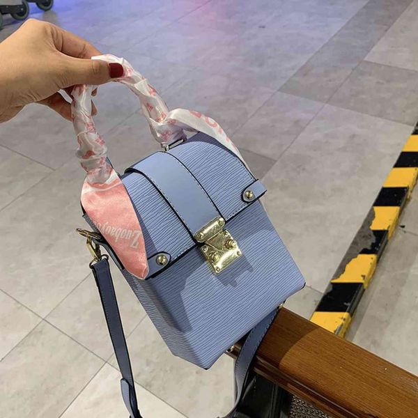 

luxury handbags women's toothpick pattern polyester cotton can't be solid color vertical square lock soft face mobile phone bag, Red;black