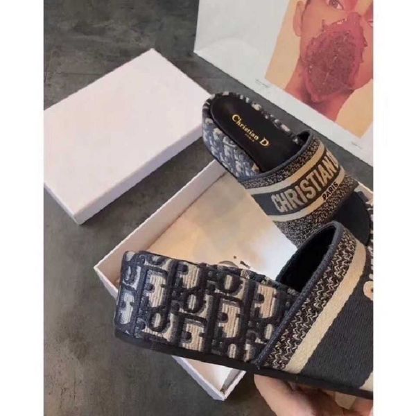 

sandals slippers2021 new net red heightening beach open toe women's wear embroidered platform slippersluxurys designerszlyzly, Black