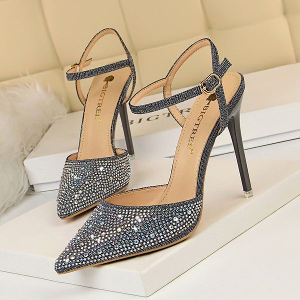 

2021 superiorbanquet high fine with shallow mouth sharp hollow out color diamond twinkle rhinestone one word bring sandals 1, Black