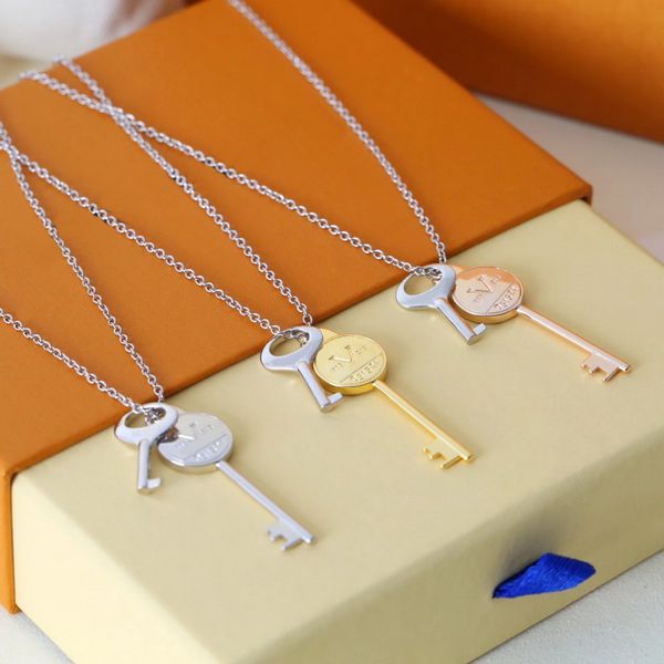 

europe america new style men lady women gold- and silver-colour hardware engraved v initials double key pendant long necklace mp2842