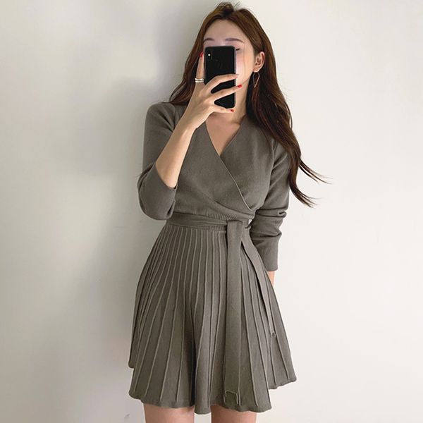 

autumn knitted dress female temperament v-neck waist tie mid-length bottoming sweater skirt 210520, Black;gray
