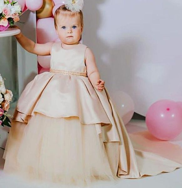 Güzel Şampanya Backless Çiçek Kız Elbise Balo İnciler Saten Kat Uzunluk Tül Lilttle Çocuklar Doğum Günü Pageant Düğün Abiye Parti Elbise