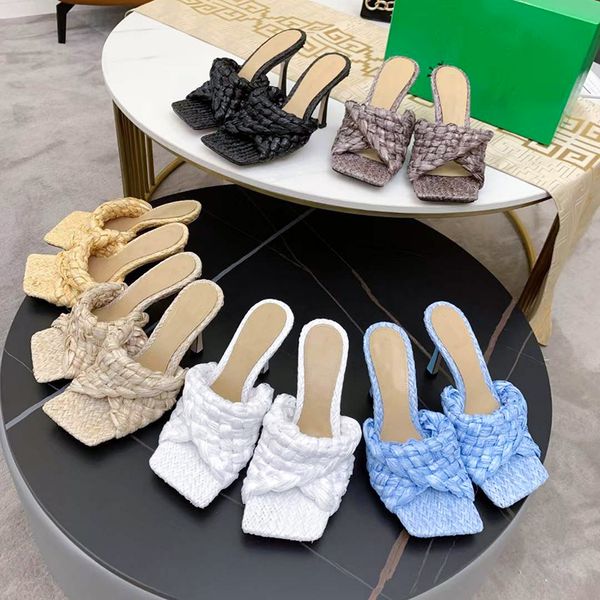 Женские сандалии скользящие дизайнерские тапочки Intrecciato Raffia Mule Slides Высокие каблуки тканые сандальные скользкие желе.