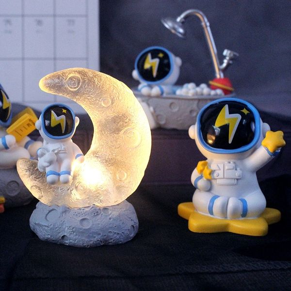 

astronaut's blind box doll ornament astronaut's hand-made boy's gift deskcake
