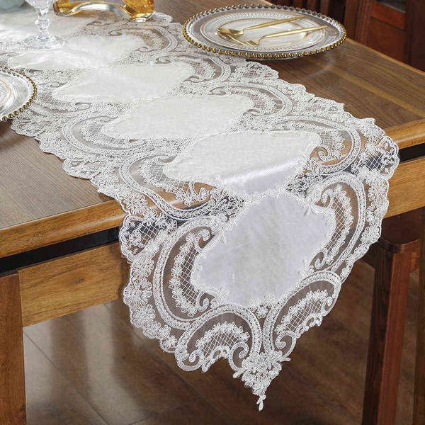 Orgulhoso Rosa Luxuoso Lace Table Runner Toalha de Televisão TV Cobertura Pano De Café Bordado Mesa De Café Bandeira Decoração Do Casamento Branco 211117