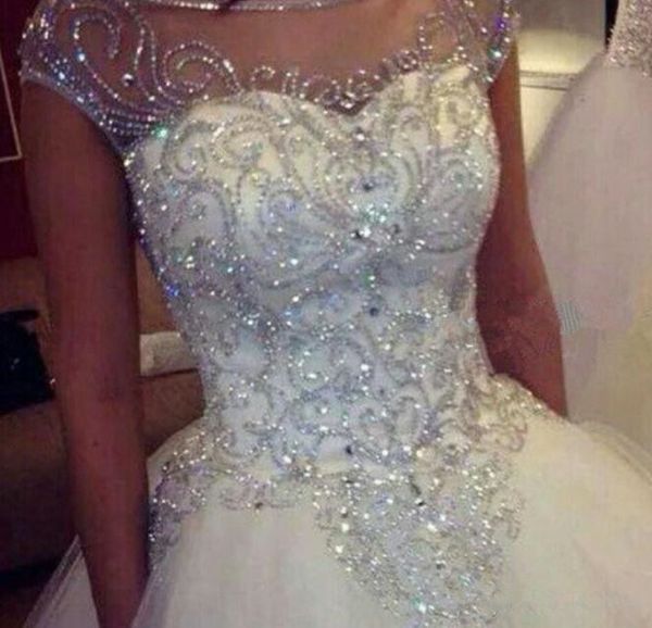 Abiti da sposa scintillanti da principessa abbagliante 2022 Abito da sposa in cristallo con strass fatti a mano con scollo a cattedrale e collo gioiello