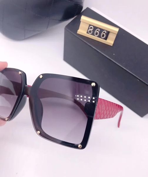 

2020 new luxur classic square sunglasses designer brand fashion mens womens sun glasses eyewear metal glass lenses 866, White;black