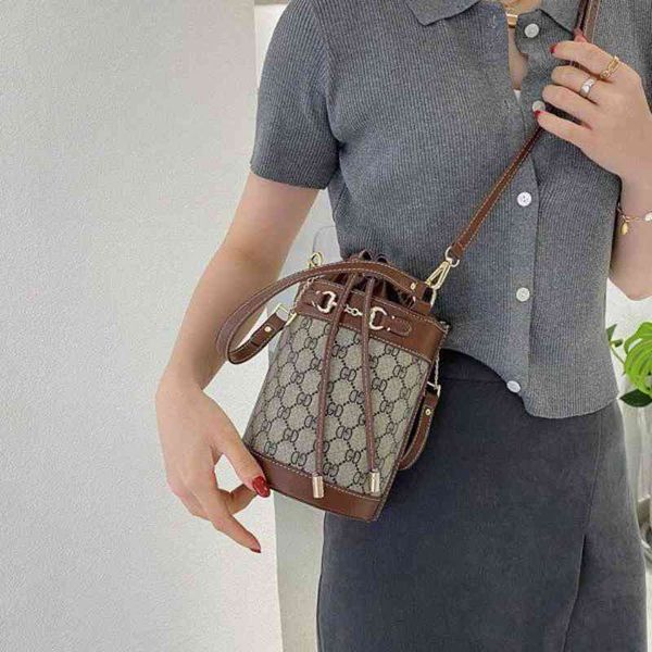 

2022 factory wholesale autumn trend retro single shoulder messenger bag portable bucket versatile women's mobile phone bag